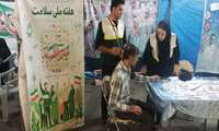 طنین آگاهی در میعادگاه سلامت؛ برپایی «میز خدمت» شبکه بهداشت و درمان پاکدشت در سایه سار هفته سلامت